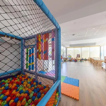 Apartment четырехкомнатные в Thalassa &