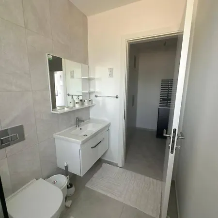 четырехкомнатные в Thalassa & Apartment