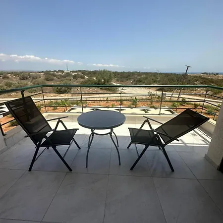 четырехкомнатные в Thalassa & Apartment