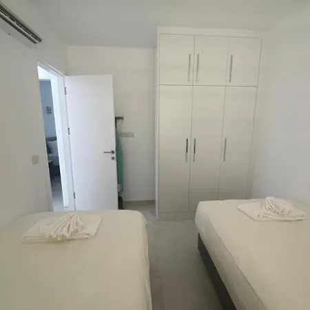 четырехкомнатные в Thalassa & Apartment *