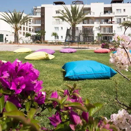 Apartment четырехкомнатные в Thalassa & *