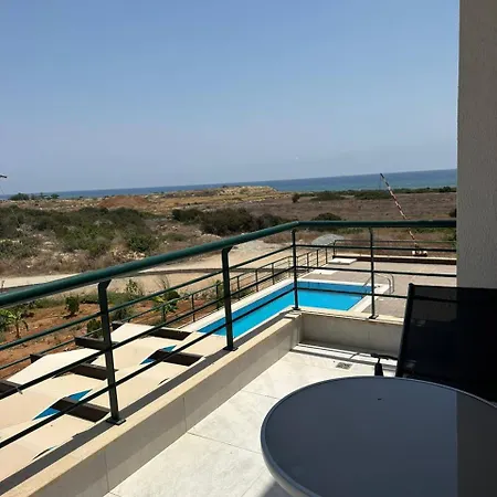 четырехкомнатные в Thalassa & Apartment